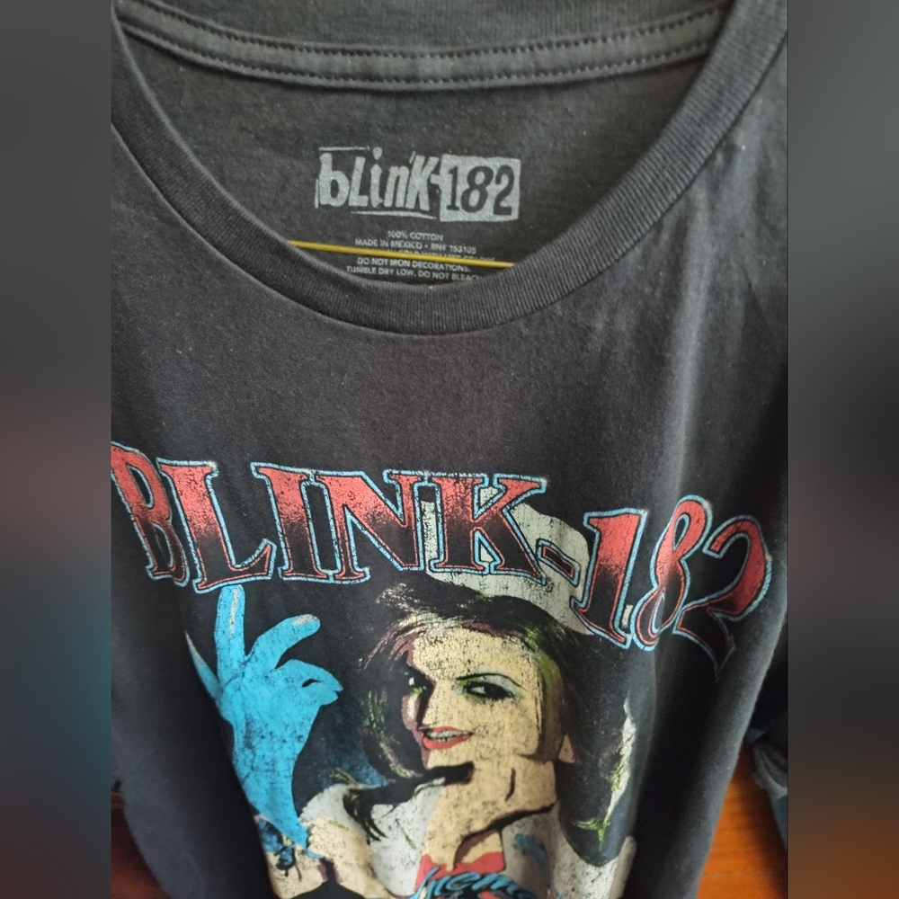 T shirt - Picture 3 of 3